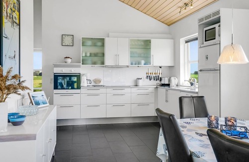 Grønhøj House | "Sinica" - 1.4km from the sea by Interhome