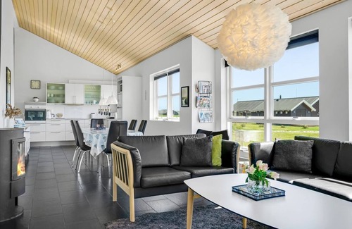 Grønhøj House | "Sinica" - 1.4km from the sea by Interhome