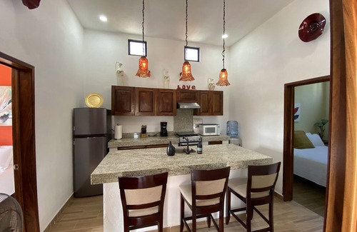 North End Apartment | Sirena Suites Apartamento encantador de 2 dormitorios a una cuadra de la playa!