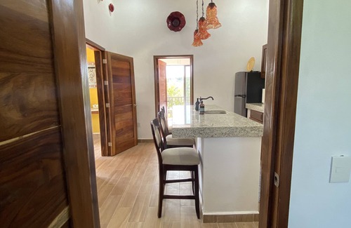 North End Apartment | Sirena Suites Apartamento encantador de 2 dormitorios a una cuadra de la playa!