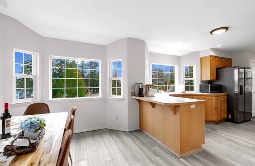 Freeland House | Sirius Entire · Gigantic 6b3b Home w/Water View+Hot Tub+Game Room