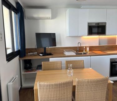 La Croix des Gardes Apartment | Sisley 1061 - F2 Terrasse avec vue mer