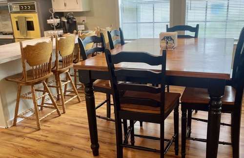 Ellisville House | Sister Charm Close to downtown!