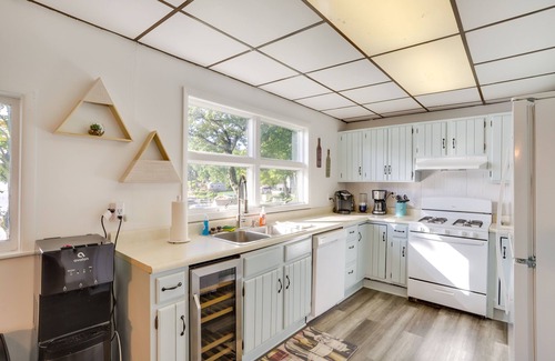 Sister Lakes Cottage | Sister Lakes Cottage w/Dock & Grill!