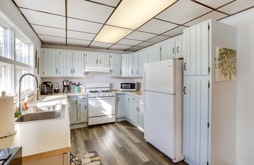 Sister Lakes Cottage | Sister Lakes Cottage w/Dock & Grill!