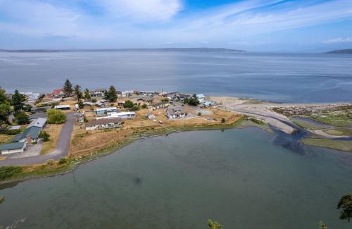 Coupeville House | Sisters by the Sound by AvantStay Beach Access