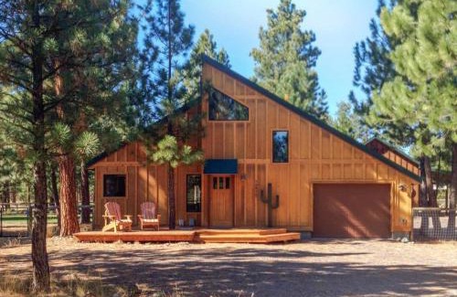 Sisters House | Sisters Tollgate Retreat with Hot Tub & WiFi