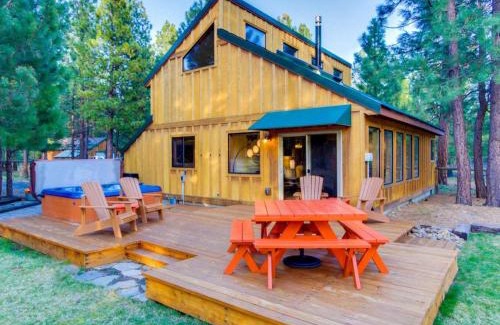 Sisters House | Sisters Tollgate Retreat with Hot Tub & WiFi