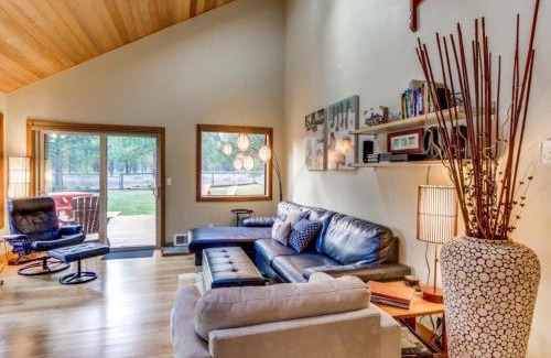 Sisters House | Sisters Tollgate Retreat with Hot Tub & WiFi