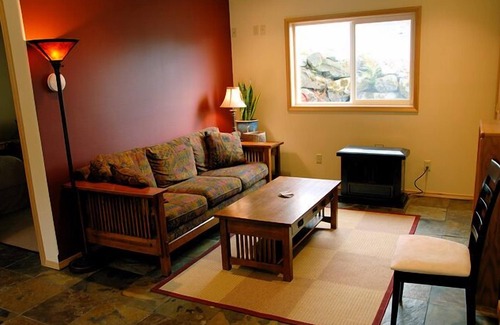 Sitka Apartment | Sitka Point Cabin is a 2 bedroom, 2 bath, 2 level cabin