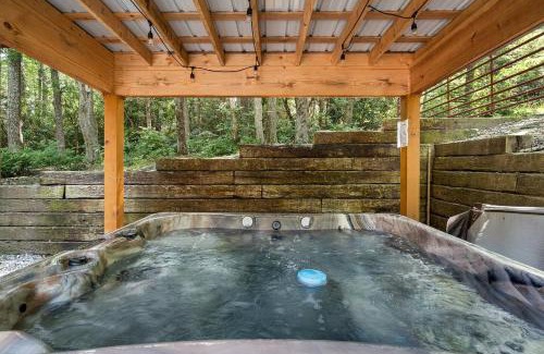 Newland House | Sitting Bear Cottage W Spa At Linville Gorge