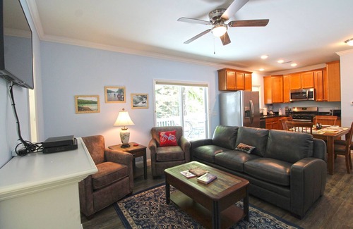 Bryson City Cabin | Sitting on the Rock- Bryson Village