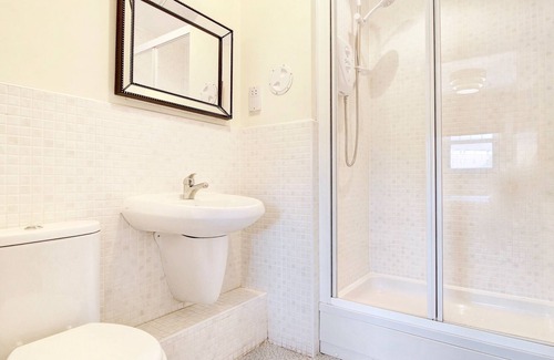 Shawlands Apartment | Situated in Glasgow's desirable south side this two bedroom apartment managed by Pillow Partners ...