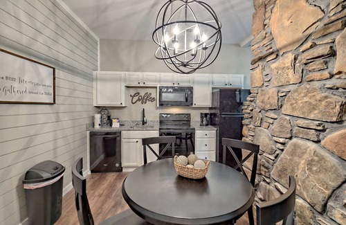 Helen House | Six bedroom combo with flatscreen TVs & spacious lawn - walk to shops & dining