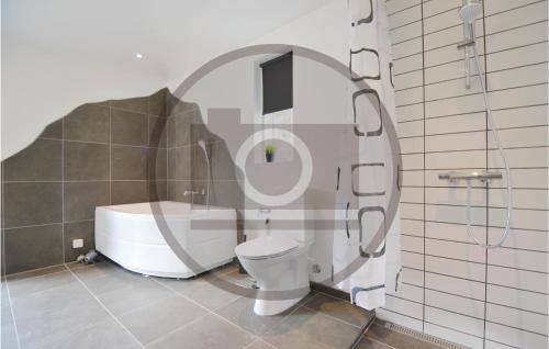 Handrup Strand House | Six-Bedroom Holiday Home In Ebeltoft