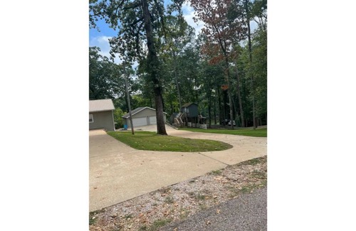 Counce House | Six bedroom lake house in Counce on Pickwick Lake with a boat slip included