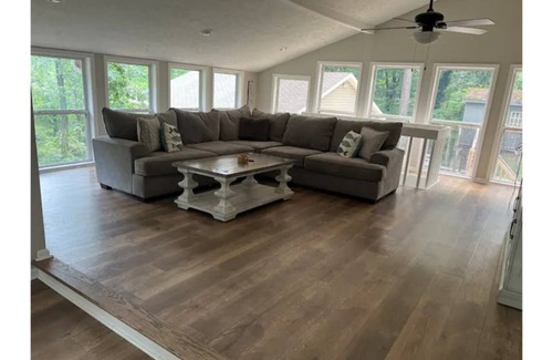 Counce House | Six bedroom lake house in Counce on Pickwick Lake with a boat slip included