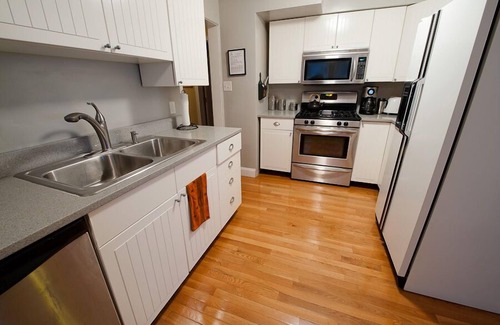 Saint Joseph House | Six bedrooms duplex.available August 17th to the 22th