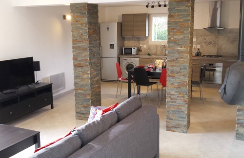 Six-Fours-les-Plages Apartment | Six Fours beaches, T3 65m², charming, pool, sea walk