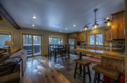 Lead Cabin | Sixteen Spoke Lodge - close to the slopes!
