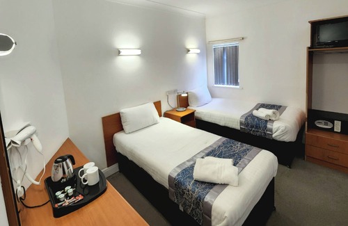 Pinkwell Hotel | SK Heathrow Hotel