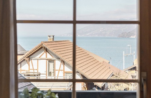Leissigen Apartment | Skandi Lodge with lake view near Interlaken