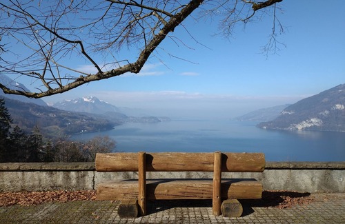 Leissigen Apartment | Skandi Lodge with lake view near Interlaken