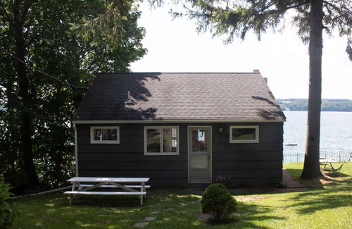 Skaneateles Cottage | Skaneateles Lake Cozy Cottage - Direct Waterfront on Private Lane