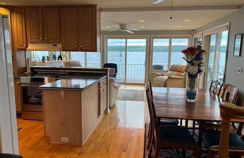Skaneateles House | SKANEATELES Lakeside Retreat w/PANORAMIC views!