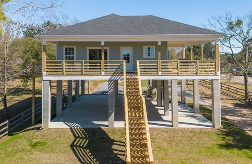 St. Martin House | Skeeter's Place- Luxurious Back Bay Biloxi Abode! Fishermen's Paradise!