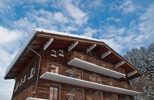 Le Grand-Bornand Apartment | Ski and Relax: Cozy 2BR Apartment with Pool & Games Near Grand-Bornand Village