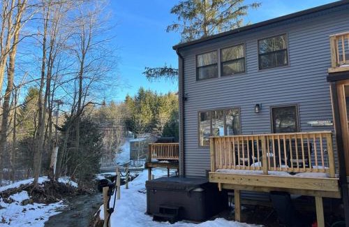 Ellicottville House | SKI Bike, Hike & Golf Townhouse w/Hot tub
