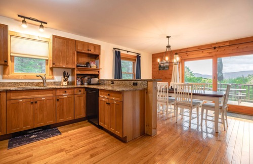 Prattsville House | SKI CHALET - INCREDIBLE CATSKILLS VIEWS - Firepit, 2 grills, Deck, Fast WiFi