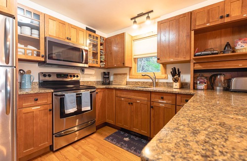 Prattsville House | SKI CHALET - INCREDIBLE CATSKILLS VIEWS - Firepit, 2 grills, Deck, Fast WiFi