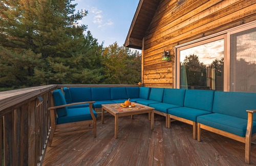 Prattsville House | SKI CHALET - INCREDIBLE CATSKILLS VIEWS - Firepit, 2 grills, Deck, Fast WiFi