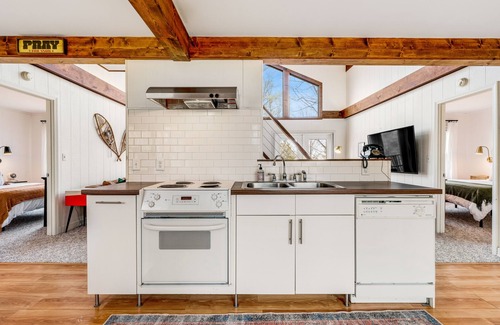 Beech Mountain House | Ski chalet-inspired getaway with mountain views & wood-burning fireplace