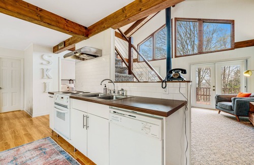 Beech Mountain House | Ski chalet-inspired getaway with mountain views & wood-burning fireplace