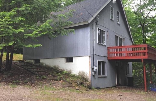 West Bridgton House | Ski chalet located in a quiet neighborhood