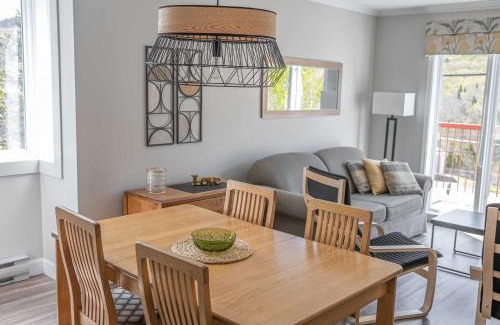 Notre-Dame-Auxiliatrice-de-Buckland Apartment | Ski Condo - Mont du Midi 56