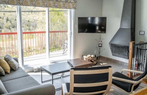 Notre-Dame-Auxiliatrice-de-Buckland Apartment | Ski Condo - Mont du Midi 56