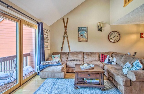 Bartlett Apartment | Ski Condo with Pool, Close to Story Land and Attitash!