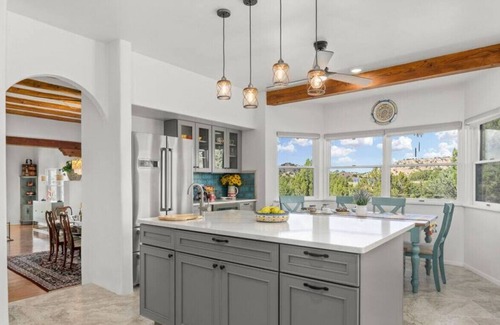 La Tierra House | Ski Discounts! Chamisa - Private Desert Luxury on 15 Acres with Huge Patio, Hiking Trails, Breathtaking Sunset & Mountain Views