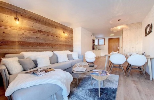 Saint-Martin-de-Belleville Apartment | Ski-in/ski-out & foot of the slopes, 5th floor, view mountain, balcony, tv, ski locker, 46m²