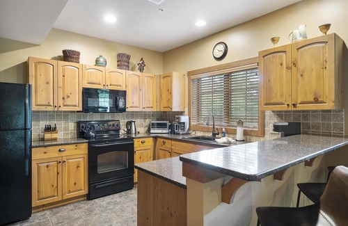 Boyne City Condo | Ski, Golf, Bike, Swim, and More - Condo w/Private Hot Tub at Boyne!