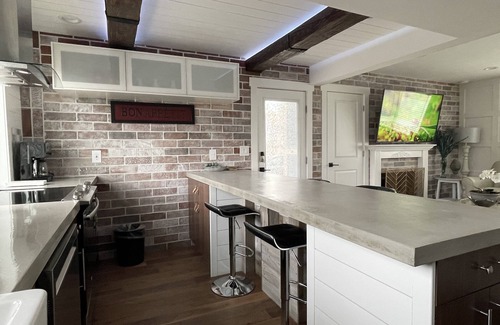Sandy House | SKI HAUS WONDERLAND (3 MIN FROM PARK N RIDE BUS THAT TAKES U 2 ALTA & SNOWBIRD!)