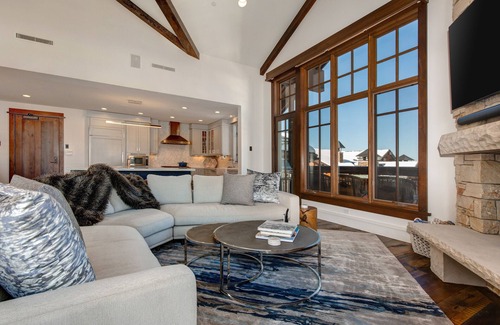 Empire Pass Condo | Ski/Hike/Bike In & Out 3 Bd Luxury Penthouse Arrowleaf at Empire Pass