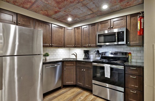 Killington Condo | Ski, Hike, Relax - 2BR Killington Condo with Balcony, Pools, Hot Tubs and Free Shuttle