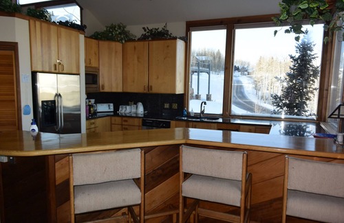 Crested Butte House | Ski-in-Out, 5/4 Custom Home Comfortably Sleeps 17