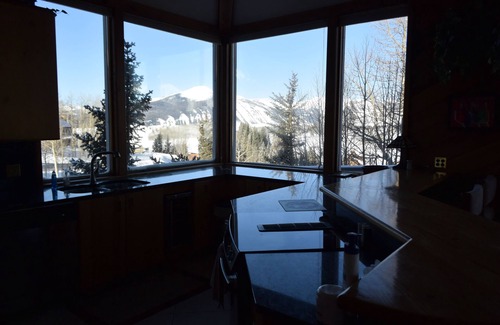 Crested Butte House | Ski-in-Out, 5/4 Custom Home Comfortably Sleeps 17