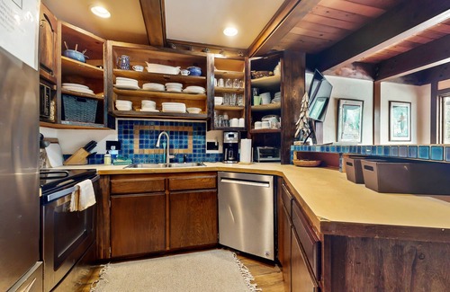 Hyak House | Ski-in/out A-frame duplex with deck, woodstove & firepit